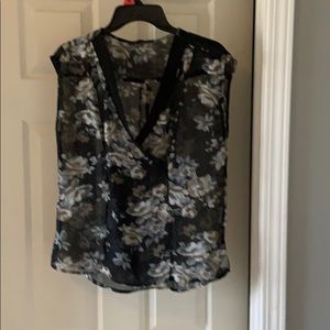 Sleeveless floral print blouse. Size small